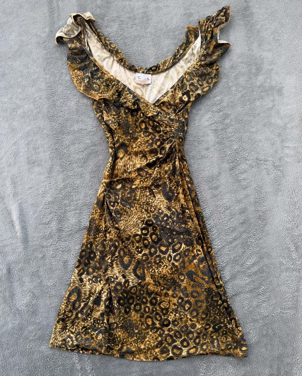 Vintage Teeze Me Ruffle V-Neck Cheetah Print Midi Dress
Made in Usa Small